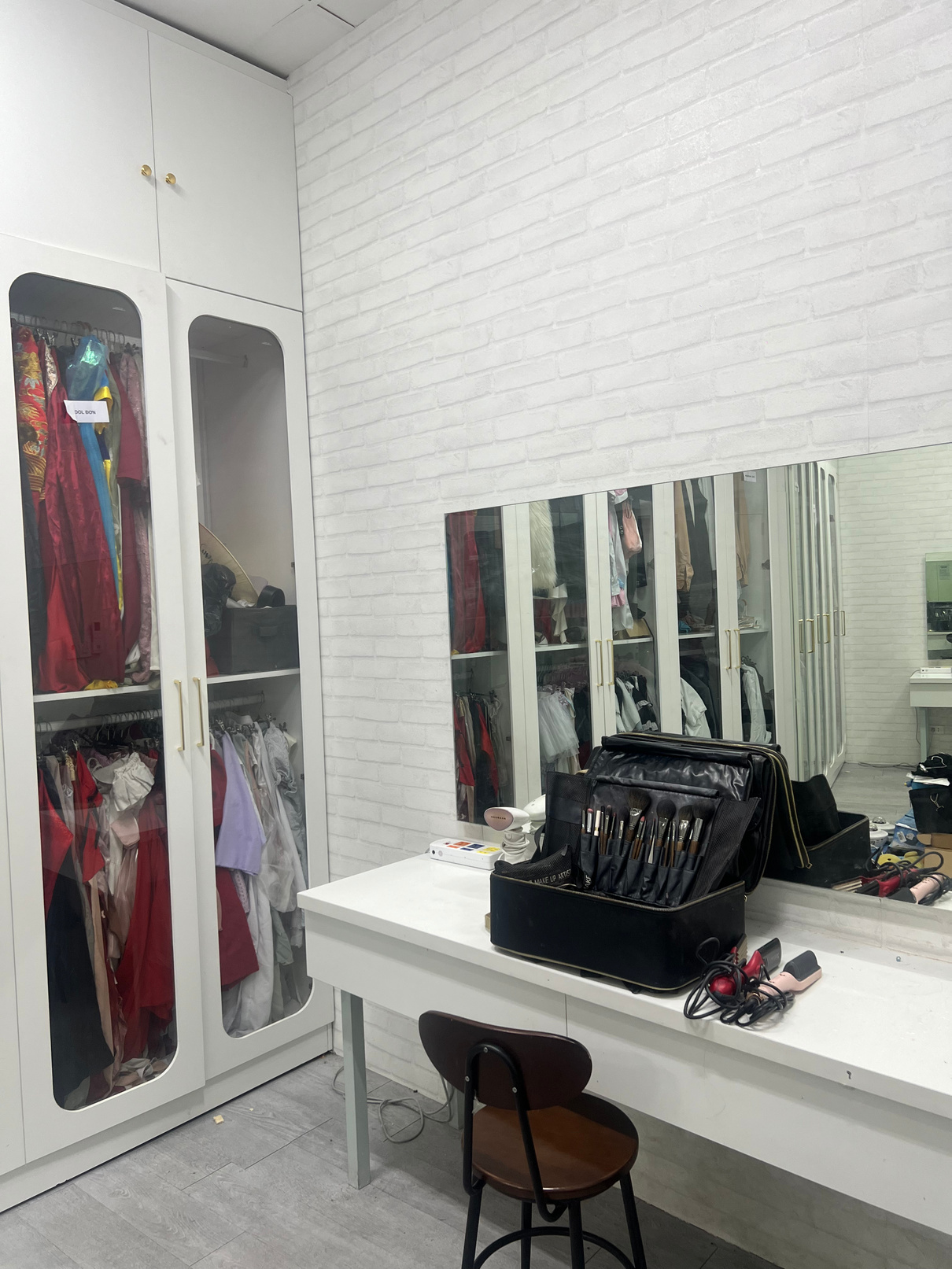Khu vực makeup và chuẩn bị hình ảnh cho Creator